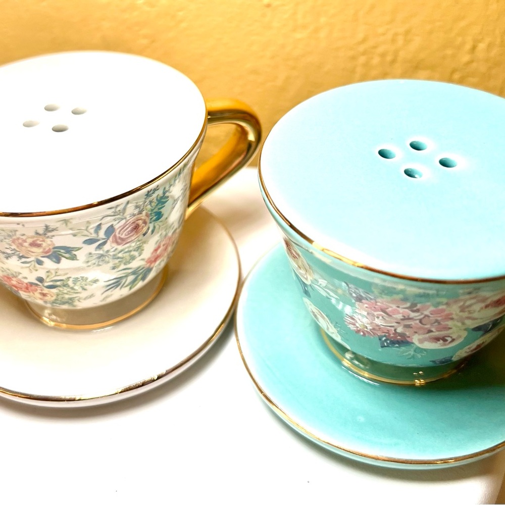 Set of 2 Floral Teacups on Saucers Ceramic Salt & Pepper Shakers Tea Party - Picture 5 of 14